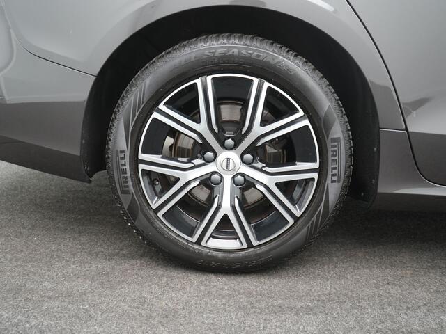 Volvo V60 2.0 B3 Core - RIJKLAARPRIJS - All seasonbanden - DAB+ - Achteruitrijcamera - Keyless Entry & GO - Stoel- en Stuurverwarming