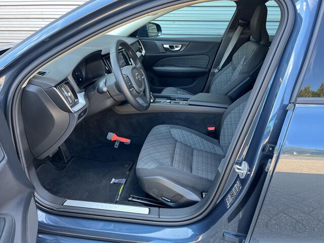 Volvo V60 2.0 B3 Essential Edition / Pack Climat / 18" 5 double spoke / Trekhaak semi elektrisch /