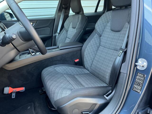 Volvo V60 2.0 B3 Essential Edition / Pack Climat / 18" 5 double spoke / Trekhaak semi elektrisch /