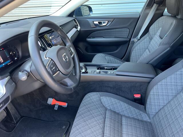 Volvo V60 2.0 B3 Essential Edition / Pack Climat / 18" 5 double spoke / Trekhaak semi elektrisch /