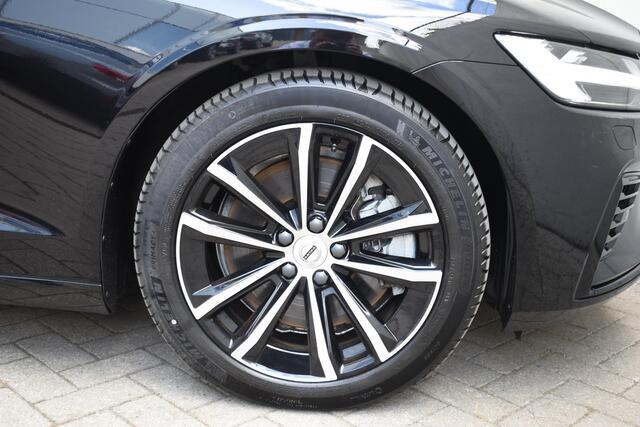 Volvo V60 T6 350PK Automaat AWD Plus Dark / Navigatie / Camera / Adaptieve Cruise Control / Elektrische Stoelen / Leder / LM Velgen /
