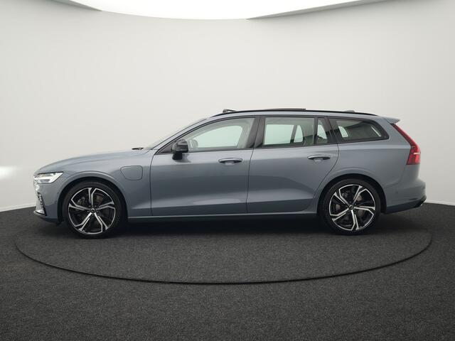 Volvo V60 T8 AWD Plus Dark Plug In Hybrid Thunder Grey 390pk Dealer O.H. Long Range PHEV | Panodak | Lederen Sportstoelen Memory | Pilot Assist | Google Assistant | Adaptive Cruise | Harman Kardon | Camera | Apple Carplay | Stoel & Stuurverwarming |