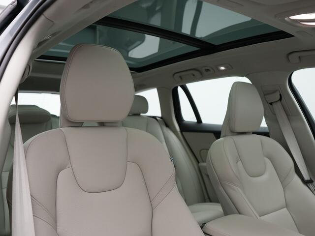 Volvo V60 T8 AWD Plus Dark Plug In Hybrid Thunder Grey 390pk Dealer O.H. Long Range PHEV | Panodak | Lederen Sportstoelen Memory | Pilot Assist | Google Assistant | Adaptive Cruise | Harman Kardon | Camera | Apple Carplay | Stoel & Stuurverwarming |