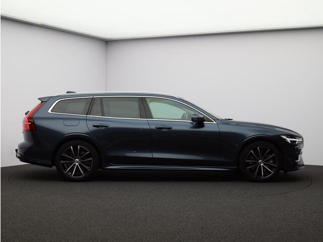 Volvo V60 T6 350PK Plug-in hybrid AWD Core Bright / Trekhaak / Exterior Stylingkit / 360 Camera / Lighting Pack / Keyless Entry / Full LED / BLIS / Elektrische Achterklep / Park Assist V+A /