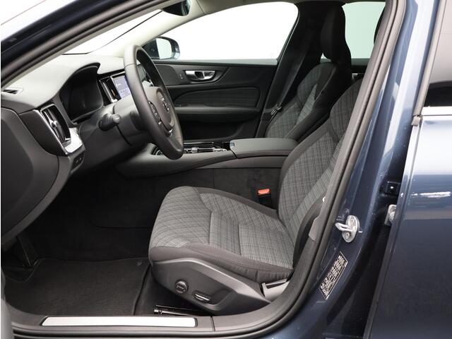 Volvo V60 T6 350PK Plug-in hybrid AWD Core Bright / Trekhaak / Exterior Stylingkit / 360 Camera / Lighting Pack / Keyless Entry / Full LED / BLIS / Elektrische Achterklep / Park Assist V+A /