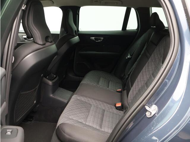 Volvo V60 T6 350PK Plug-in hybrid AWD Core Bright / Trekhaak / Exterior Stylingkit / 360 Camera / Lighting Pack / Keyless Entry / Full LED / BLIS / Elektrische Achterklep / Park Assist V+A /