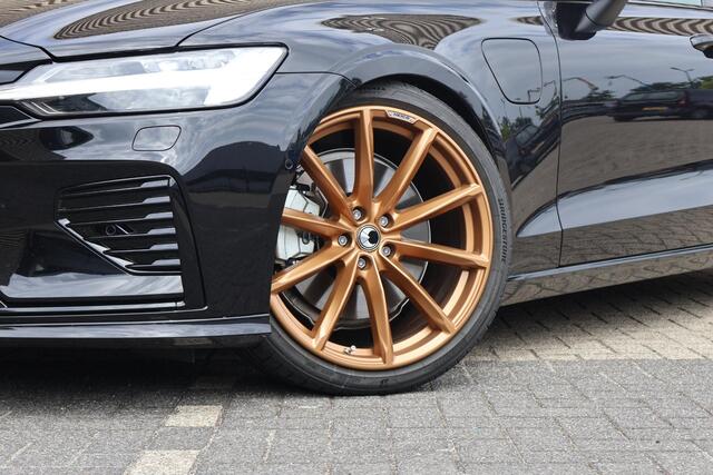 Volvo V60 T6 Plug-in hybrid AWD Ultra Dark | 20" Heico sportvelgen | Bastuck uitlaat | Heico sportveren | Bowers & Wilkins