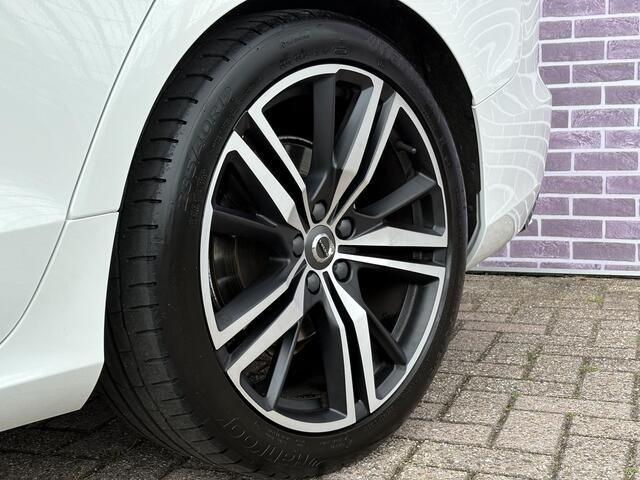 Volvo V60 2.0 T4 R-Design | Polestar optimalisatie | Parkeersensoren V+A | Parkeercamera | Elektrisch verstelbare bestuurders stoel met geheugen | Leder | 19" R-design velgen | Automatisch dimmende binnenspiegel |