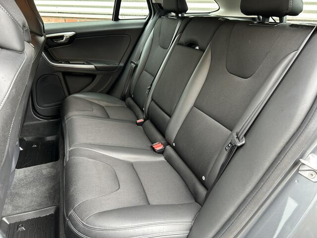 Volvo V60 1.5 T3 Polar+ | Automaat | Trekhaak | Stuurverwarming | Voor + Achter Stoelverwarming |