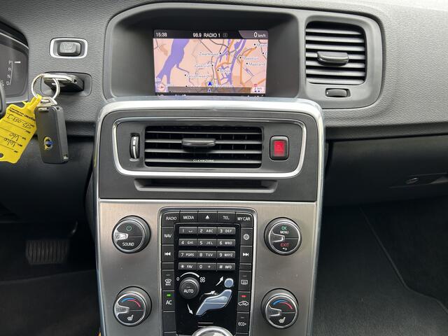 Volvo V60 1.5 T3 Polar+ | Automaat | Trekhaak | Stuurverwarming | Voor + Achter Stoelverwarming |