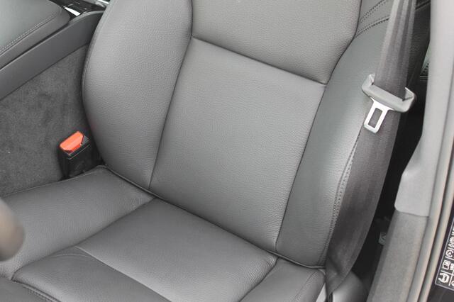 Volvo V60 T6 350PK Automaat Plug-in hybrid AWD Plus Dark Long Range / Google infotainment / Cruise Control / Lederen bekleding / Keyless entry / Elektrisch bedienbare voorstoelen met geheugen / Verwarmbare voorstoelen