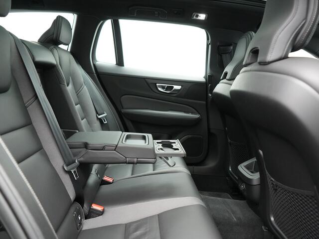 Volvo V60 B4 R-Design Automaat 198pk | Panodak | Adaptive Cruise | Camera | Lederen Sportstoelen Memory & Verwarmd | Pilot Assist | Blis | Navigatie | Stuurverwarming | Virtual | DAB |