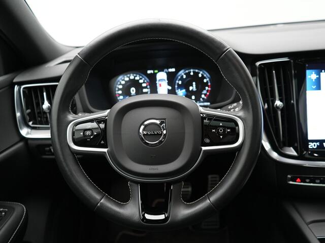 Volvo V60 B4 R-Design Automaat 198pk | Panodak | Adaptive Cruise | Camera | Lederen Sportstoelen Memory & Verwarmd | Pilot Assist | Blis | Navigatie | Stuurverwarming | Virtual | DAB |
