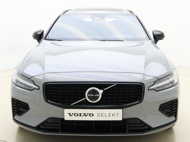 Volvo V60 T6 350pk AWD Plus Dark / Panorama dak / Contour stoelen / Camera rondom / Harman en Kardon audio / Trekhaak /