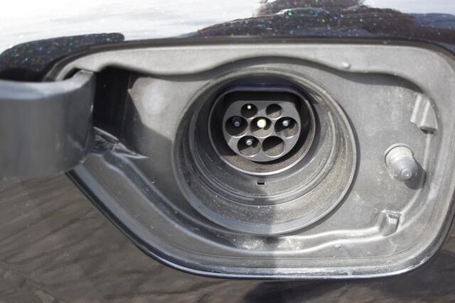 Volvo V60 2.0 T6 350 PK Plug-in hybrid AWD Plus Dark ACC | Pilot Assist | Stoel stuurverwarming | Camera | Harman Kardon