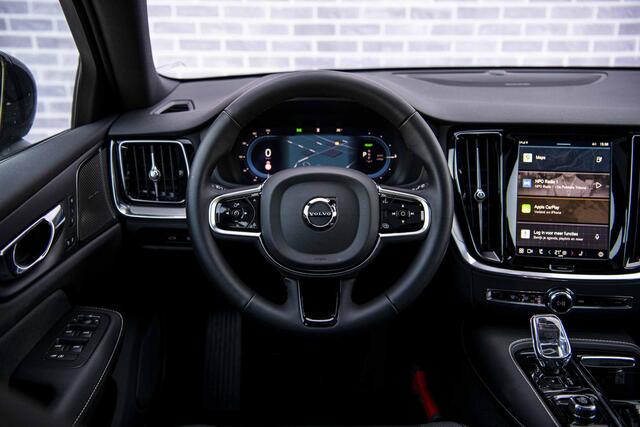 Volvo V60 2.0 T6 Plug-in hybrid AWD Plus Dark | Trekhaak | Adaptive Cruise Control | Panoramadak | 360 Camera | Harman/Kardon | Stuurverwarming | Stoelverwarming voor & achter | Power Seats | Sportstoelen |