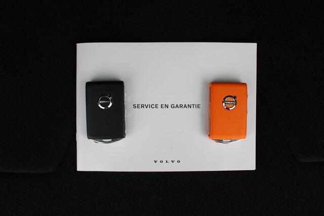 Volvo V60 2.0 T6 Plug-in hybrid AWD Plus Dark | Schuif/kanteldak | El. Trekhaak | 360 Camera | El. Stoelen met geheugen | BLIS