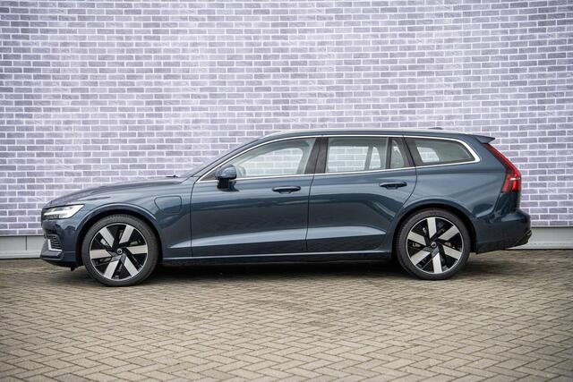 Volvo V60 2.0 T6 Plug-in hybrid AWD Ultimate Bright | Panoramadak | Gelamineerd Glas | 360 Camera | Head-up display | Adaptieve Cruise Control | Verwarmbaar Stuurwiel | Harman & Kardon Sound
