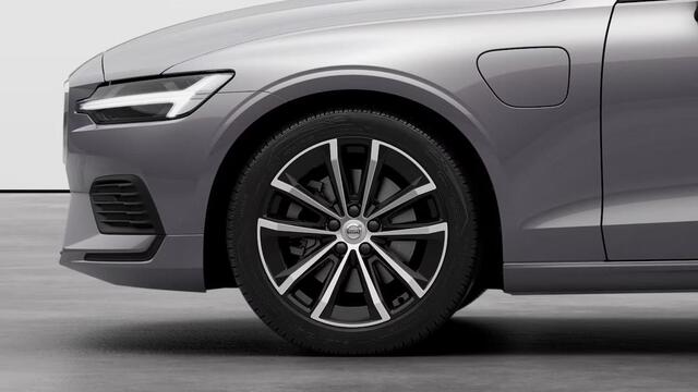 Volvo V60 2.0 T6 Plug-in hybrid AWD Essential | Direct Beschikbaar | 350 PK Systeemvermogen |Adaptieve Cruise Control | Dodehoekwaarschuwing | Stoel/Stuurverwarming | Achteruitrijcamera |