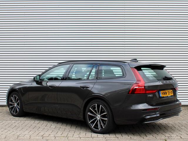 Volvo V60 2.0 T6 Plug-in hybrid AWD Plus Dark Automaat / 360* camera / Trekhaak / Verwarmd voorraam / Google Maps