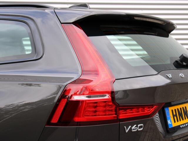 Volvo V60 2.0 T6 Plug-in hybrid AWD Plus Dark Automaat / 360* camera / Trekhaak / Verwarmd voorraam / Google Maps