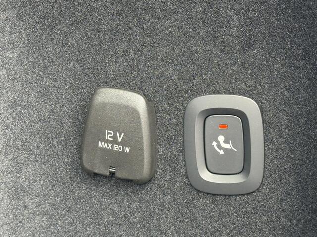 Volvo V60 2.0 T6 Plug-in hybrid AWD Plus Dark | Nieuw Binnen | 360° Camera | Stoel en stuurverwarming | Trekhaak | Adaptieve cruise control | Harman/Kardon audio | BLIS dodehoekdetectie |