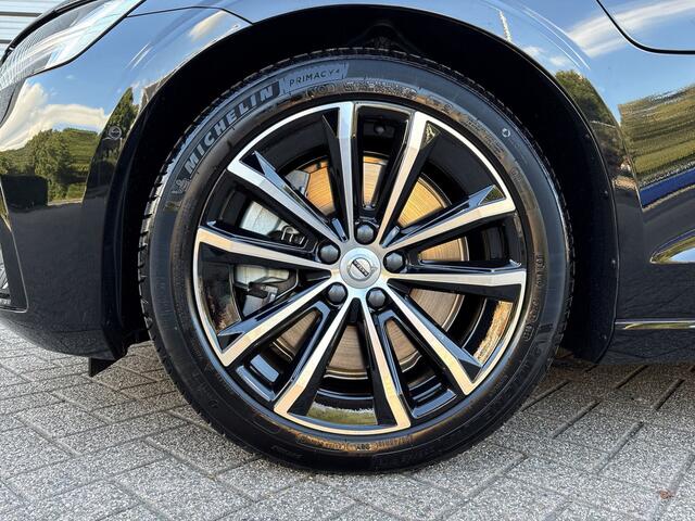 Volvo V60 2.0 T6 Plug-in hybrid AWD Plus Dark / 360° Camera / Blis / Harman Kardon Premium /