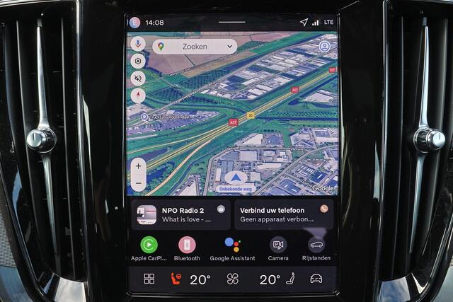 Volvo V60 T6 Plug-in hybrid AWD Plus Dark - IntelliSafe Assist & Surround - Parkeercamera achter - Verwarmde voorstoelen, stuur & achterbank - Parkeersensoren voor & achter - Elektr. bedienb. voorstoelen met geheugen - 19' LMV