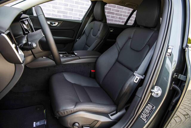 Volvo V60 2.0 T6 Plug-in hybrid AWD Essential | Climate | Driver Assist | Leder| getint glas | 19" | Forest Lake | MY 2026