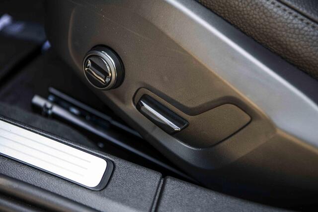 Volvo V60 2.0 T6 Plug-in hybrid AWD Essential | Climate | Driver Assist | Leder| getint glas | 19" | Forest Lake | MY 2026