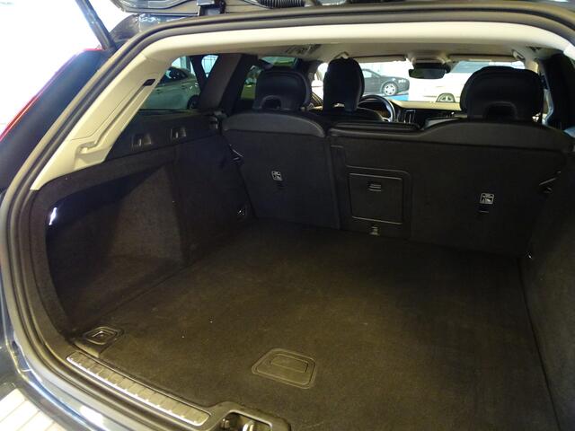 Volvo V60 2.0 T8 Twin Engine AWD Inscription | Trekhaak | Stuurverwarming