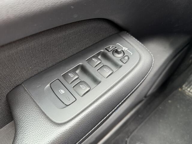 Volvo V60 BWJ 2020 2.0 T6 253 PK Twin Engine AWD Momentum Pro AUTOMAAT / TREKHAAK | APPLE CARPLAY | ANDROID AUTO | NAVI | CLIMA | ADAPTIVE CRUISE | STOELVERW. |STUURVERW. | ELEKTRISCHE ACHTERKLEP | HALF LEDER | LMV | PDC