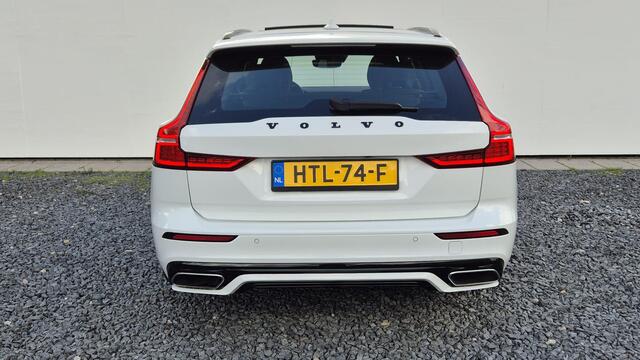 Volvo V60 2.0 T8 Recharge AWD R-Design Zeer Compleet uitgerust - Panorama dak - Trekhaak wegklapbaar - Audio Park Assist - Head Up - Lighting Pack