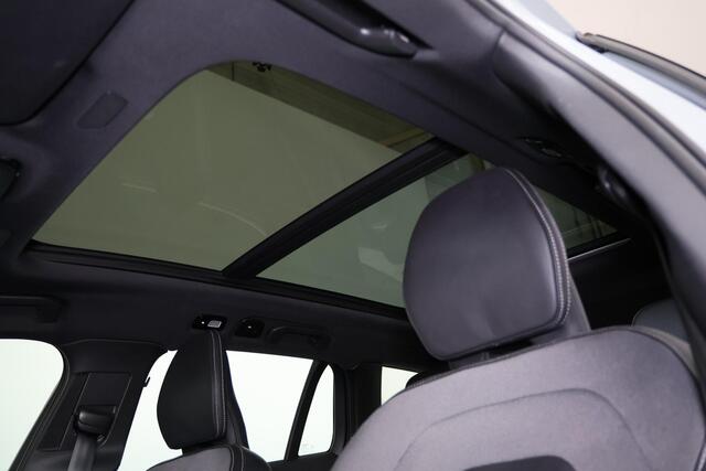 Volvo V60 T6 Recharge AWD Plus Dark - Panorama/schuifdak - IntelliSafe Assist & Surround - 360º Camera - Harman/Kardon audio - Verwarmde voorstoelen, stuur & achterbank - Parkeersensoren voor & achter - Elektr. bedienb. voorstoelen met geheugen - Elektr. inklapbare