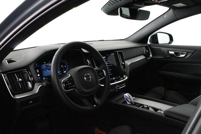 Volvo V60 2.0 B3 Plus Dark 163pk Standkachel/Pano.schuif/Trekhaak/360 camera/Harman Kardon