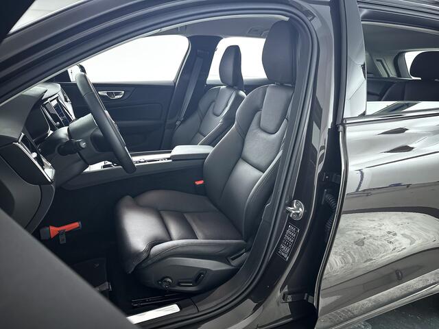 Volvo V60 B4 Aut. Plus Dark | Parkeercamera | Stoel- en stuurverwarming | Trekhaak