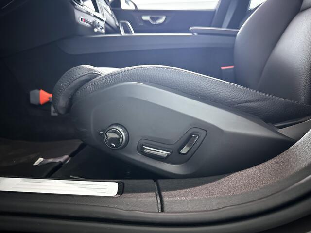 Volvo V60 B4 Aut. Plus Dark | Parkeercamera | Stoel- en stuurverwarming | Trekhaak