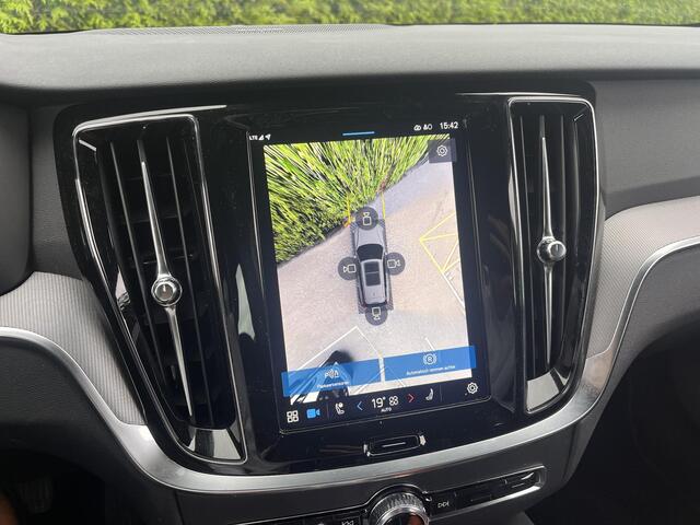 Volvo V60 T6 Plug-in hybrid AWD Plus Dark Pilot Assist | Trekhaak | H&K Audio | 360 Camera