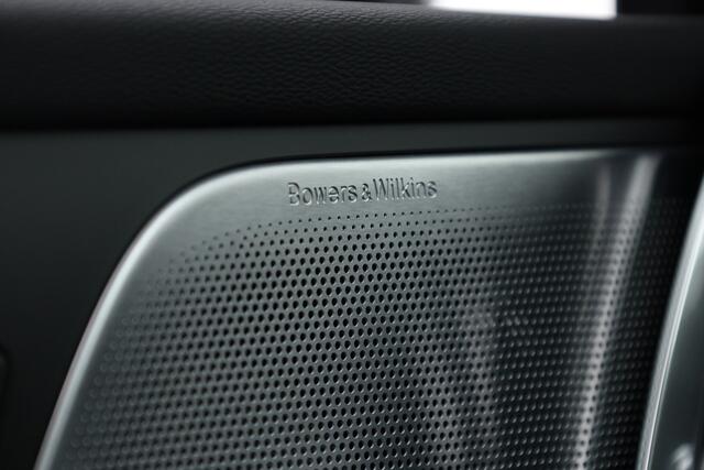 Volvo V60 T6 Recharge Ultra Dark | Pano | HUD | B&W | Stoelventi. | Massage | Memory seats | Elek. Trekhaak | 360cam