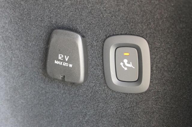 Volvo V60 T6 350PK Autm. Plug-in hybrid AWD Plus Dark Long Range / Google infotainment / Semi elekrisch wegklapbare trekhaak / Verwarmbare voorruit / Elektrisch bedienbare voorstoelen met geheugen / Verwarmbare voorstoelen