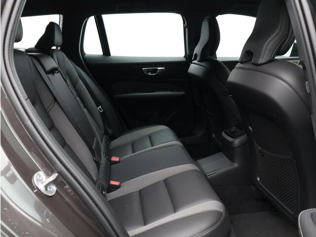 Volvo V60 2.0 T6 Plug-in hybrid AWD Plus Dark / Trekhaak / 360 Camera / Harman Kardon / Elektrische Stoelen / Stoel+Stuurverwarming / BLIS / Keyless / Adaptive Cruise /