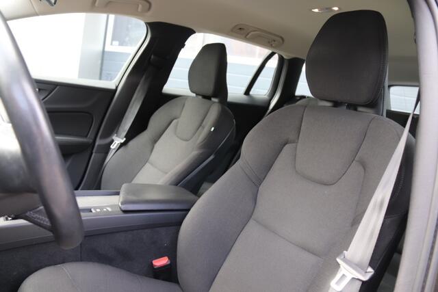 Volvo V60 2.0 B3 Momentum Advantage, Stoel & Stuurverwarming, Navi, Camera