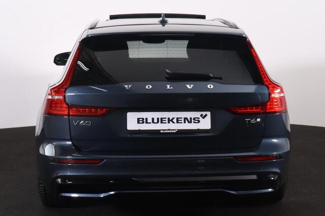 Volvo V60 T6 Recharge AWD Plus Dark - LONG RANGE - Panorama/schuifdak - IntelliSafe Assist & Surround - 360º Camera - Harman/Kardon audio - Adaptieve LED koplampen - Verwarmde voorstoelen, stuur & achterbank - Parkeersensoren voor & achter - Elektr. bedienb. voorst