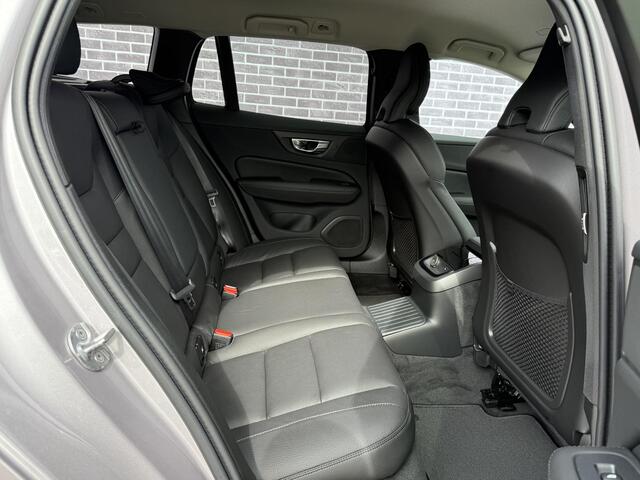 Volvo V60 2.0 T6 Plug-in hybrid AWD Essential | MJ 2026 | Leder | Blis | Adaptieve Cruise controle | 19" | Stuur + Stoelverwarming | Black Pack | Google | Camera | Getint glas |