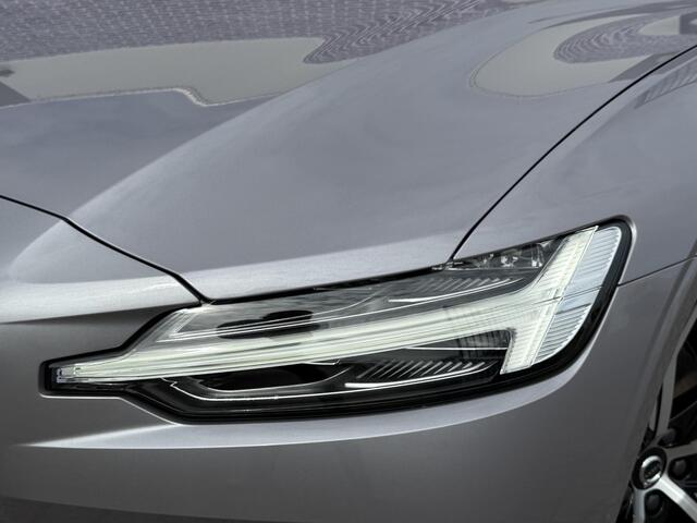 Volvo V60 2.0 T6 Plug-in hybrid AWD Essential | MJ 2026 | Leder | Blis | Adaptieve Cruise controle | 19" | Stuur + Stoelverwarming | Black Pack | Google | Camera | Getint glas |