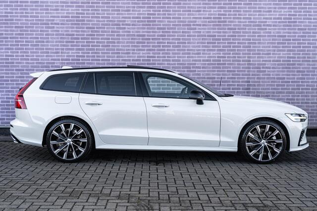 Volvo V60 T6 Recharge AWD Ultra Dark | Styling Kit | Sport Pack | Sportstoelen | Head-Up Display | Schuif-/Kanteldak | Getint Glas | Dodehoekdetectie | Harman Kardon Audio | Stuur-/Stoelverwarming Voor + Achter | Elek. Achterklep | 20" LM | | Google | Longe Range