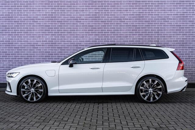 Volvo V60 T6 Recharge AWD Ultra Dark | Styling Kit | Sport Pack | Sportstoelen | Head-Up Display | Schuif-/Kanteldak | Getint Glas | Dodehoekdetectie | Harman Kardon Audio | Stuur-/Stoelverwarming Voor + Achter | Elek. Achterklep | 20" LM | | Google | Longe Range