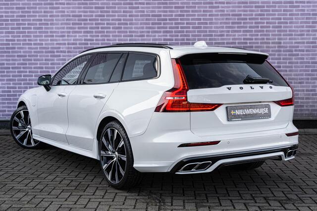 Volvo V60 T6 Recharge AWD Ultra Dark | Styling Kit | Sport Pack | Sportstoelen | Head-Up Display | Schuif-/Kanteldak | Getint Glas | Dodehoekdetectie | Harman Kardon Audio | Stuur-/Stoelverwarming Voor + Achter | Elek. Achterklep | 20" LM | | Google | Longe Range