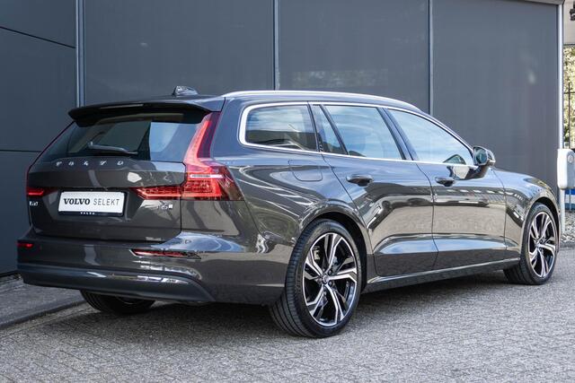 Volvo V60 T6 Plug-in hybrid AWD Plus Bright | Lederen interieur | Semi Elektrische Trekhaak | Keyless | Climate Pack | Elektrisch verstelbare stoelen | Adaptieve Cruise Control | Google Infotainment | 19 inch Lichtmetalen velgen | Parkeercamera en sensoren rondom |