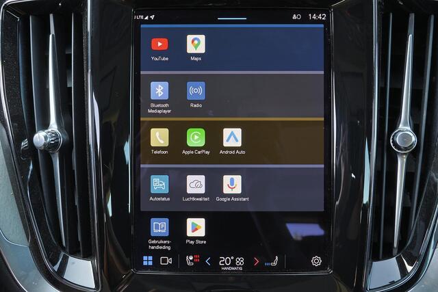 Volvo V60 T8 Recharge AWD Ultimate Dark - Panorama/schuifdak - IntelliSafe Assist & Surround - 360º Camera - Bowers & Wilkins audio - Adaptieve LED koplampen - Verwarmde voorstoelen, stuur & achterbank - Parkeersensoren voor & achter - Elektr. bedienb. voorstoelen